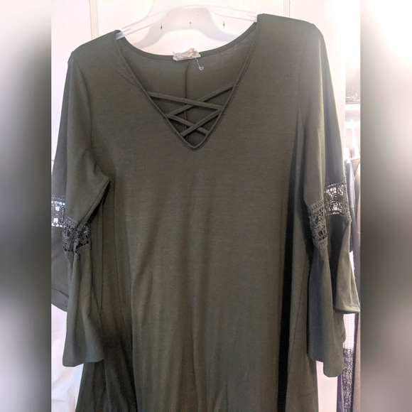 Just Found Bell Sleeve Plus Size Dress - Picture 8 of 11